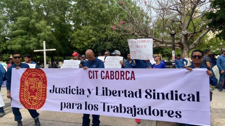Mineros de Cananea se manifiestan frente a Palacio de Gobierno en Hermosillo; exigen intervención de la Secretaría del Trabajo