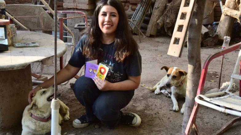 Chuchos de Cócorit. Jóvenes crean calcomanías de perros rescatados para fomentar el apoyo de la comunidad