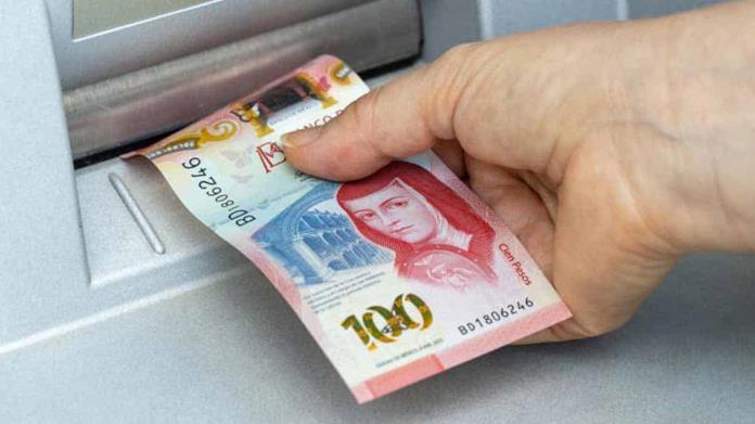 Esto es lo que debes hacer si el cajero automático te da un billete falso o roto Esto es lo que debes hacer si el cajero automático te da un billete falso o roto
