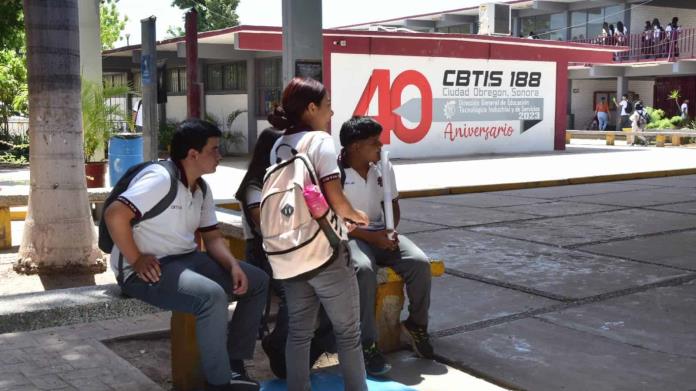 Cajeme. Egresados del Cbtis 188 obtienen beca para estudiar en la Universidad de Monterrey