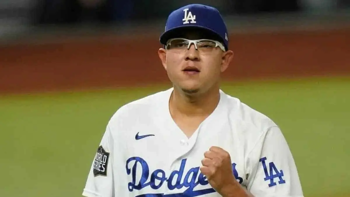 Julio Urías está de regreso en las Grandes Ligas