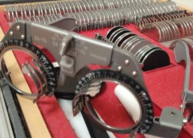 Aumenta miopía en niños por uso de celular