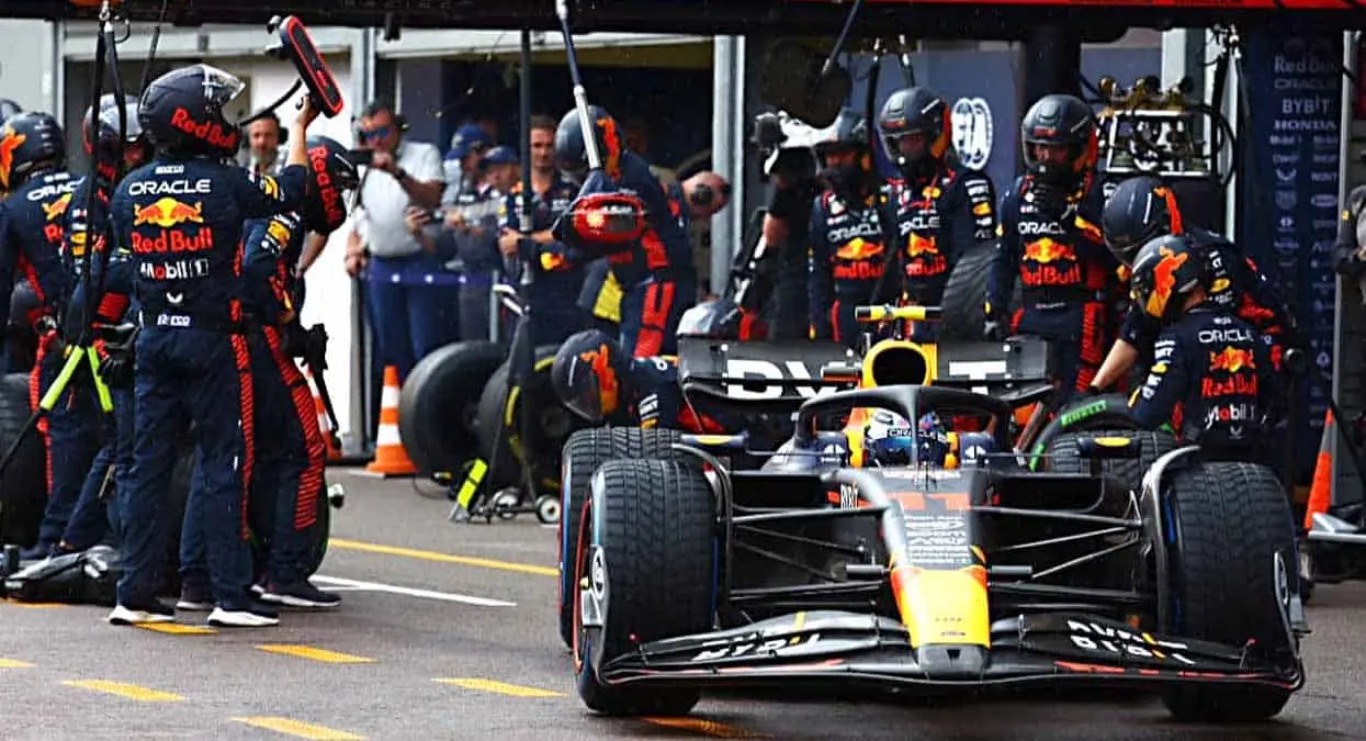 Checo Pérez, entre los pilotos que más gasta en reparaciones