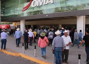 Con valla humana, agricultores cierran Aeropuerto de Culiacán