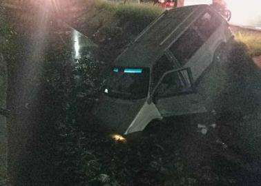 Cae vagoneta a canal de la 300 en Ciudad Obregón