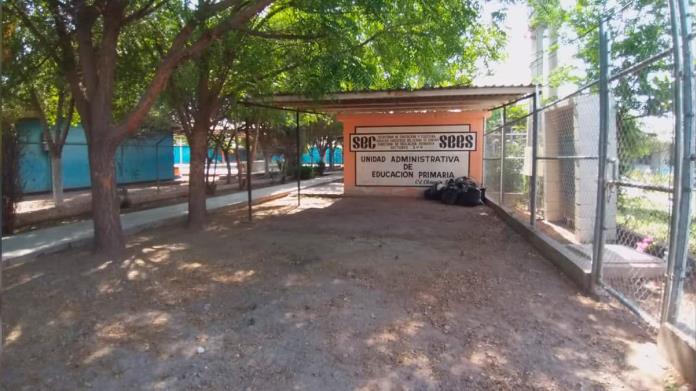Cajeme.Trabajadores de la SEC se manifiestan debido al afloramiento del drenaje en los baños; no es prioridad, les responden Cajeme.Trabajadores de la SEC se manifiestan debido al afloramiento del drenaje en los baños; no es prioridad, les responden