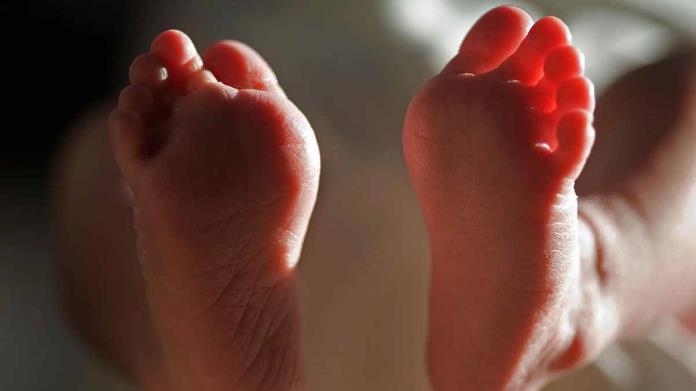 Bebé muere por golpe de calor Bebé muere por golpe de calor