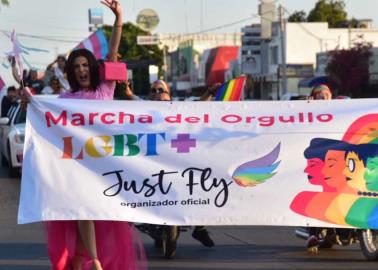 Marchan por el Orgullo LGBT+ en Cajeme