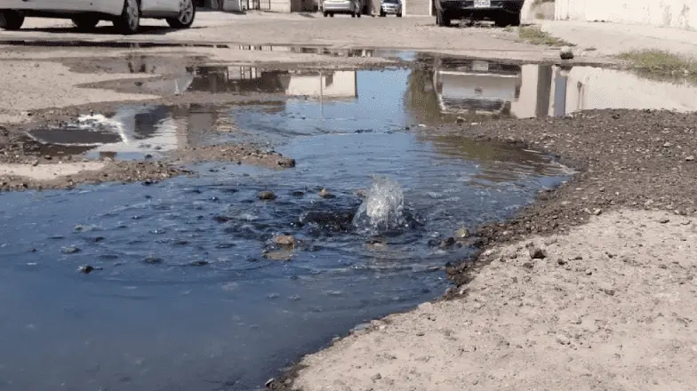 En Navojoa vuelven a brotar las aguas negras en colonia Villa Dorada