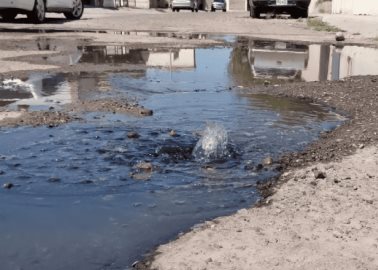 En Navojoa vuelven a brotar las aguas negras en colonia Villa Dorada