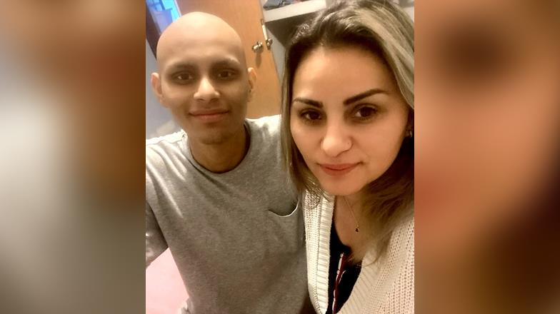 El cáncer cambió la vida de Osmar; el joven se aferra a la vida junto a su mamá El cáncer cambió la vida de Osmar; el joven se aferra a la vida junto a su mamá