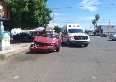 Aparatoso choque en crucero de la Zaragoza y Sinaloa en Ciudad Obregón 