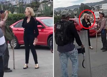 VIDEO | Laura Bozzo negocia con manifestantes en Guerrero y la dejan pasar