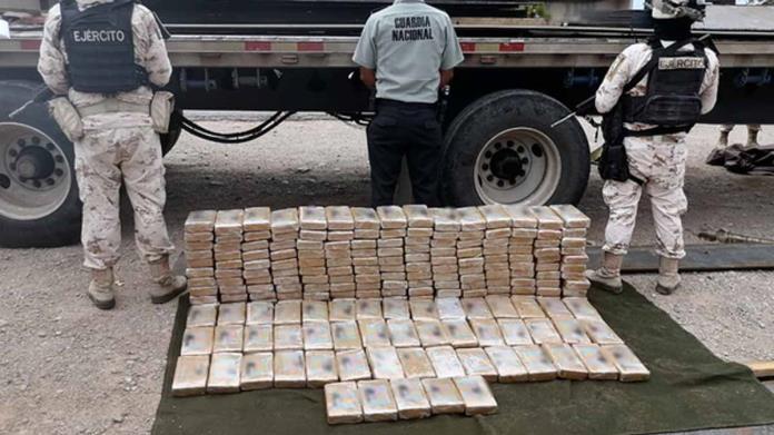 Guardia Nacional intercepta en carretera camión cargado de cocaína y detienen al chofer Guardia Nacional intercepta en carretera camión cargado de cocaína y detienen al chofer