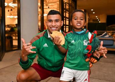 Niño etíope. Misión cumplida, Selección Mexicana se reúne con niño y le dan ¡tremendos regalos!