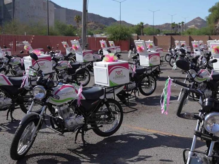Alfonso Durazo entrega 59 motocicletas a Sepomex Alfonso Durazo entrega 59 motocicletas a Sepomex