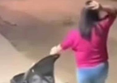 Le roban bebé a mujer por distraída