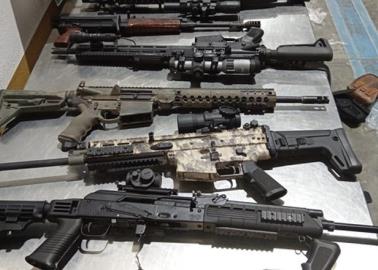 Detienen a mujeres que intentaban entrar a México con armamento