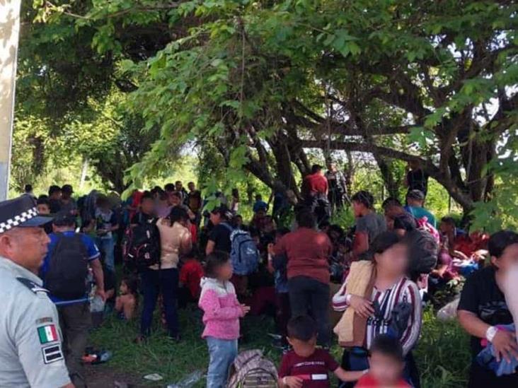 Encuentran a 148 migrantes hacinados en un camión abandonado Encuentran a 148 migrantes hacinados en un camión abandonado