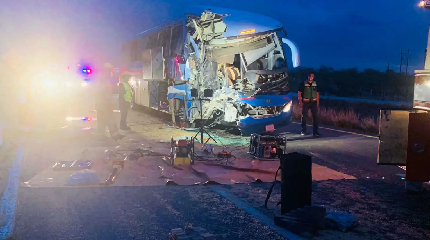 Camionazo en carretera de Sonora; cuatro personas se reportan graves