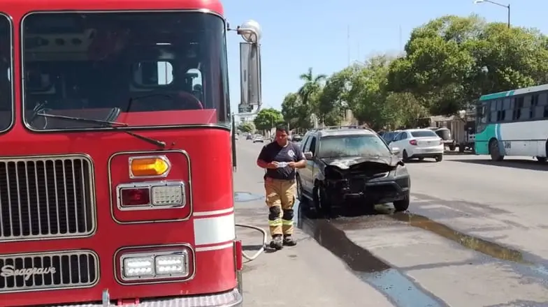 Auto chocolate se incendia en Cajeme 