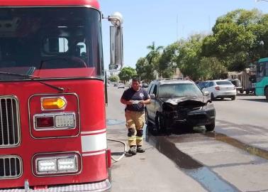 En Cajeme se incendia camioneta en la colonia Primero de Mayo