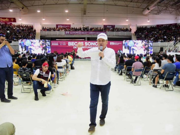 Alfonso Durazo entrega más de 5 mil becas Sonora de Oportunidades Alfonso Durazo entrega más de 5 mil becas Sonora de Oportunidades