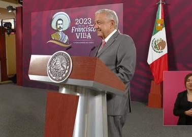 "Esta noche en Hechos": AMLO se burla de Javier Alatorre ante su crítica a los libros de texto