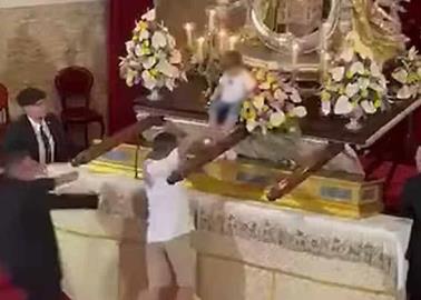 Esto le pasó al hombre que abandonó a un niño en el altar de una iglesia