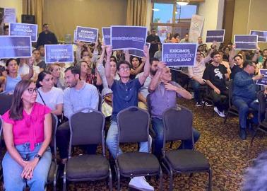 Nuevos libros de texto. Entregarán 40 mil firmas al gobernador en rechazo al material escolar