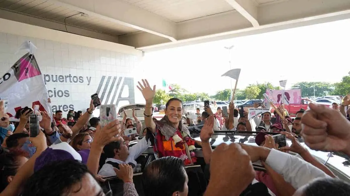 Claudia Sheinbaum visita Chiapas y miles de simpatizantes la reciben con música y danzas tradicionales