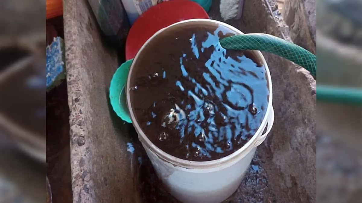 Vecinos de colonia de Navojoa reciben agua potable en mal estado