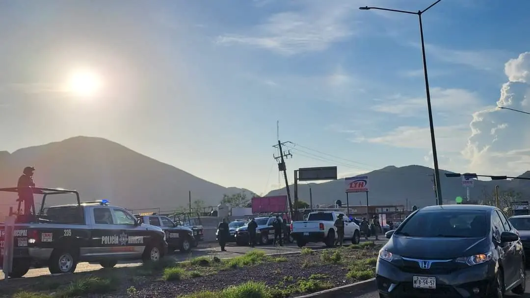 En Guaymas balean a policías