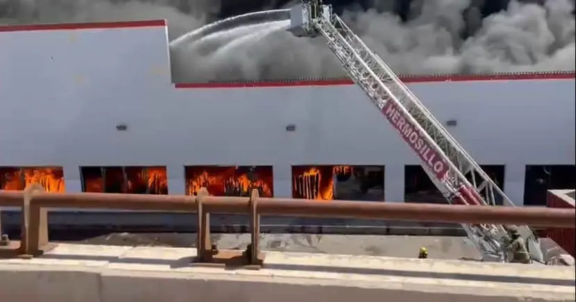 VIDEO | Incendio arrasa con La Parisina en Hermosillo