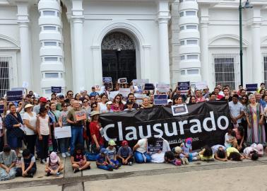 En Hermosillo se manifiestan en rechazo a los nuevos libros de texto