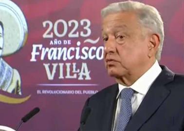 AMLO reacciona ante quemas de libros de texto
