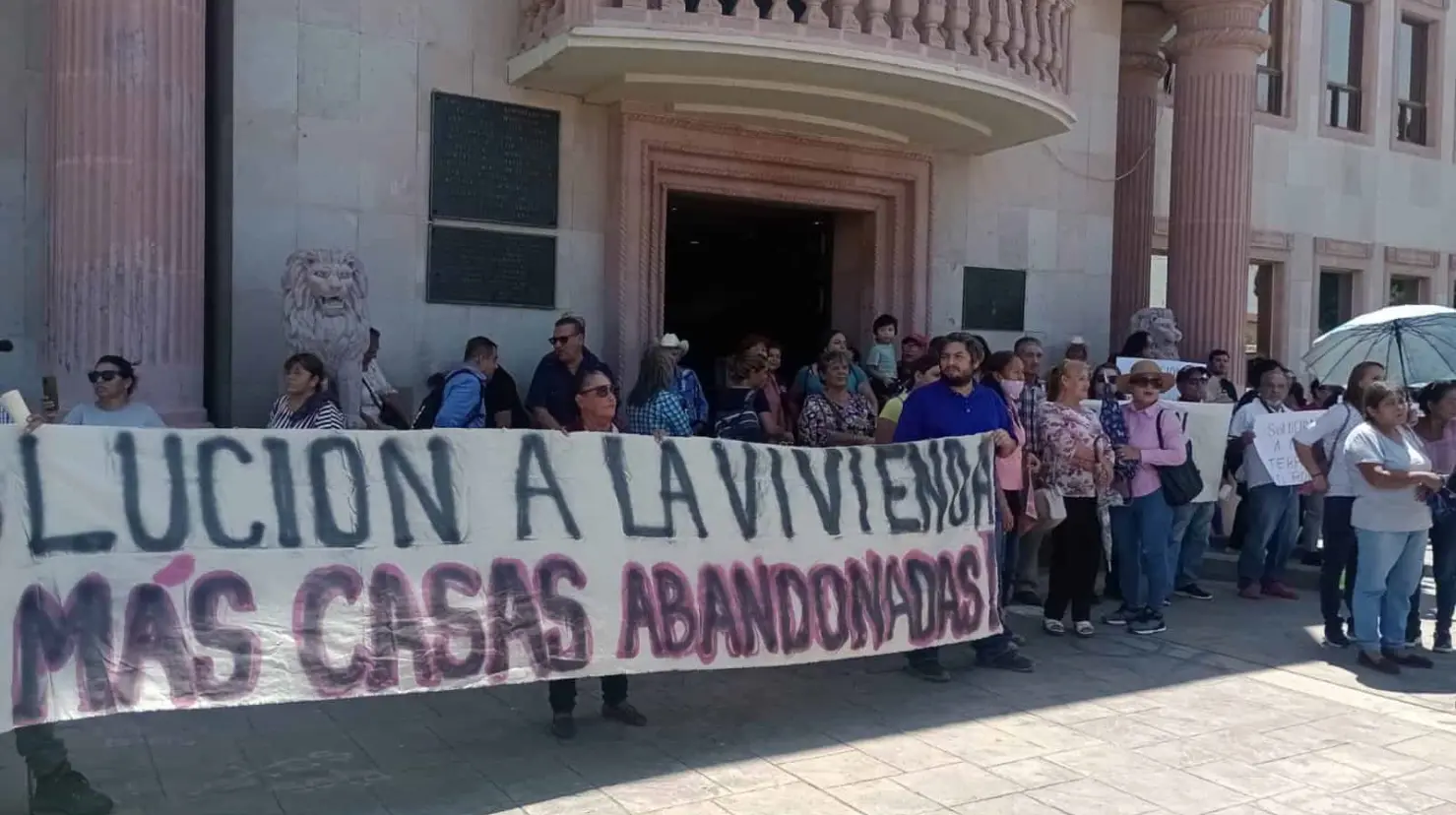 Familias de Urbi Villas del Real exigen que se regularice venta de viviendas en Cajeme