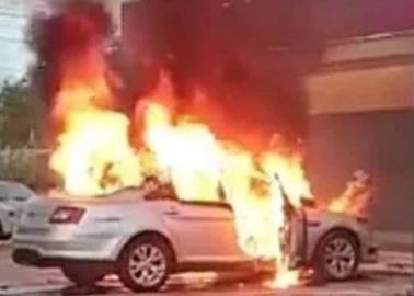 Se le incendia el auto del cliente a mecánico por ir al OXXO