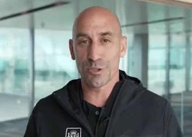 FIFA investiga conducta de Luis Rubiales, quien besó en la boca a jugadora