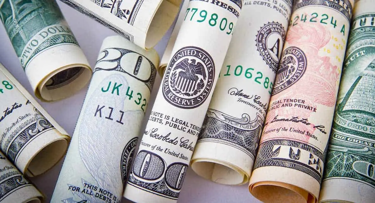 El superpeso cierra semana con ganancias ante el dólar