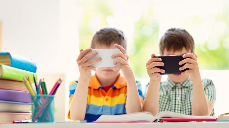 ¿Por qué los niños pequeños no deben estar mucho tiempo frente a las pantallas? ¿Por qué los niños pequeños no deben estar mucho tiempo frente a las pantallas?