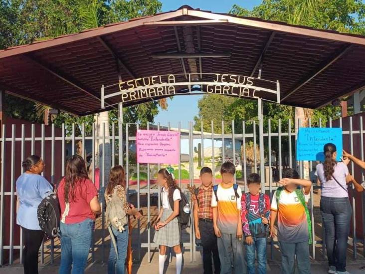 En pleno regreso a clases cierran escuela por falta de intendente en Huatabampo En pleno regreso a clases cierran escuela por falta de intendente en Huatabampo