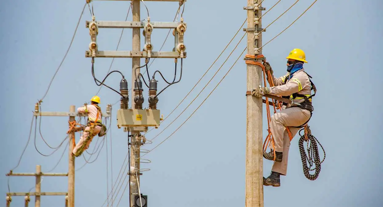 ¿Quieres trabajar en CFE? Hay sueldos de 5 a 32 mil pesos