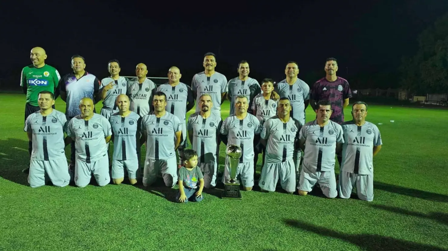 Caballos C, bicampeón en Futbol Máster