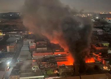 Se incendia un edificio y deja más de 70 muertos incluidos niños en Sudáfrica