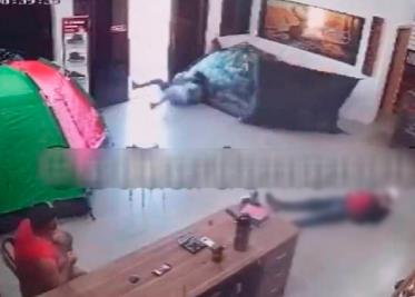 VIDEO | Ingresan a una tienda de armas a robar y en menos de 10 segundos son baleados por el dueño VIDEO | Ingresan a una tienda de armas a robar y en menos de 10 segundos son baleados por el dueño