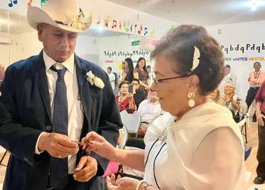 Adultos mayores consuman su amor en Cajeme al protagonizar su Boda de Fantasía Adultos mayores consuman su amor en Cajeme al protagonizar su Boda de Fantasía