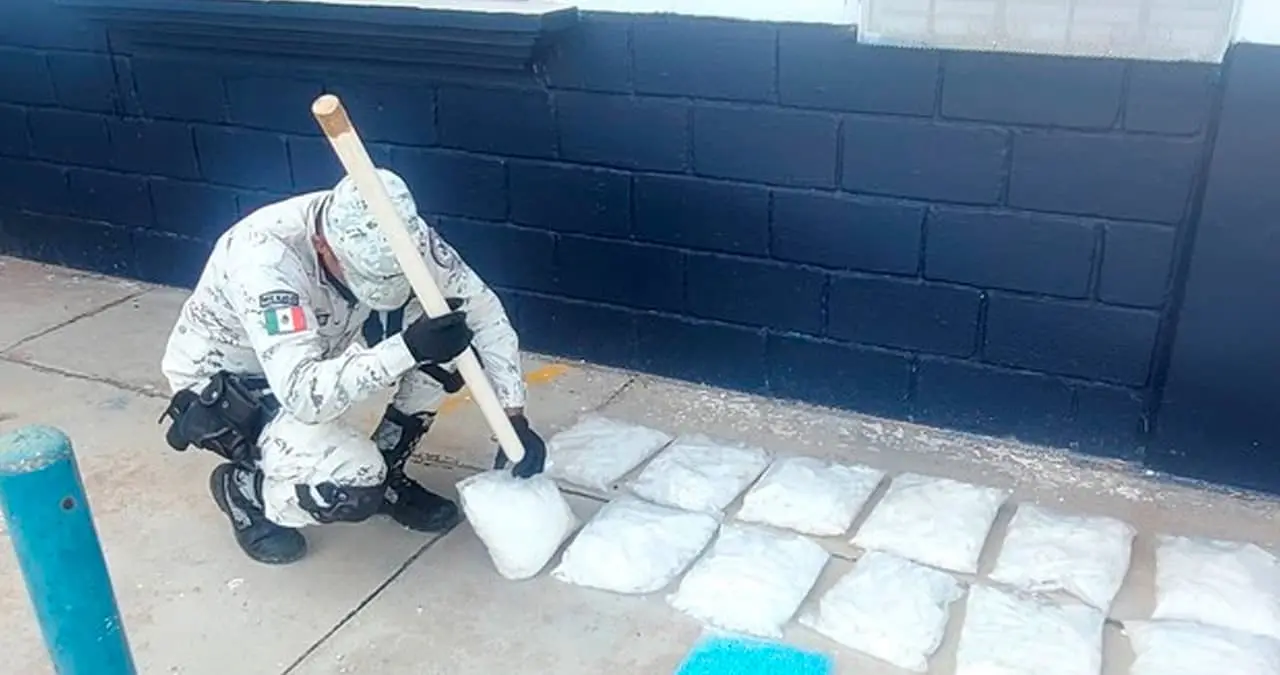 Encuentran droga oculta en tubos de PVC en Nogales