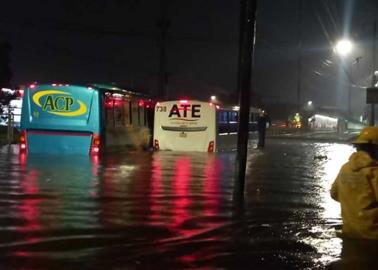 Fuerte tormenta inunda calles de Guadalajara