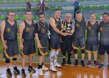 Pibo campeón de basquetbol master plata Pibo campeón de basquetbol master plata